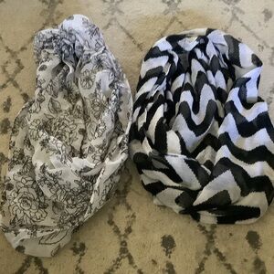 Black and White Patterned Scarves Set